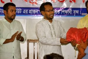 ঈদের জামা বিতরন করছেন জনাব রেহান উদ্দিন